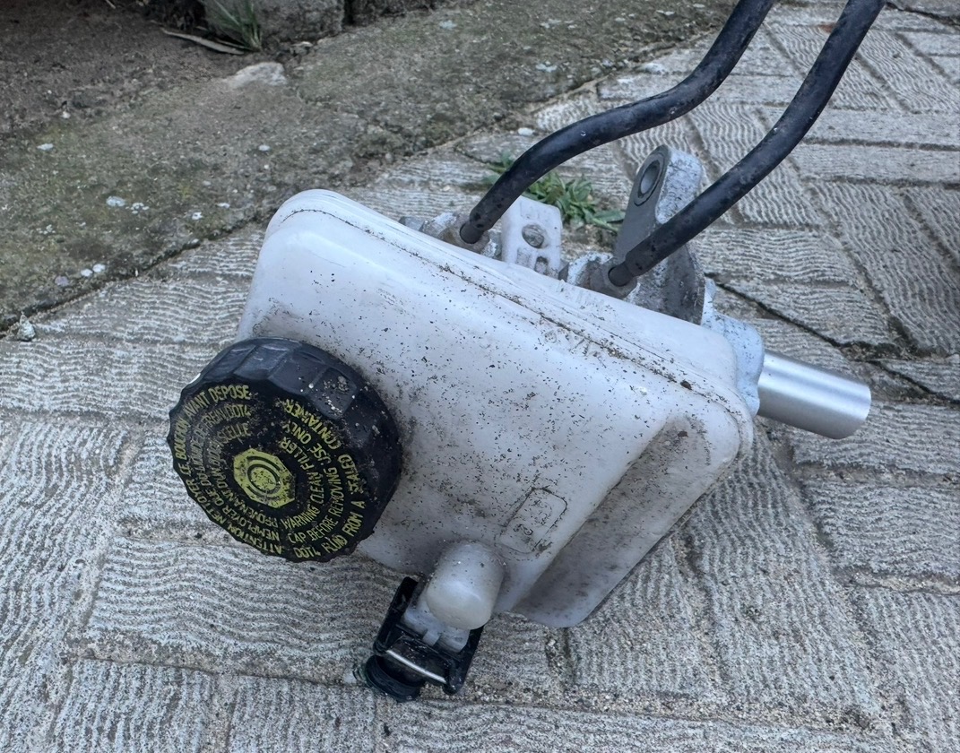 Citroën C1 - nádobka, posilovač a ABS - 2