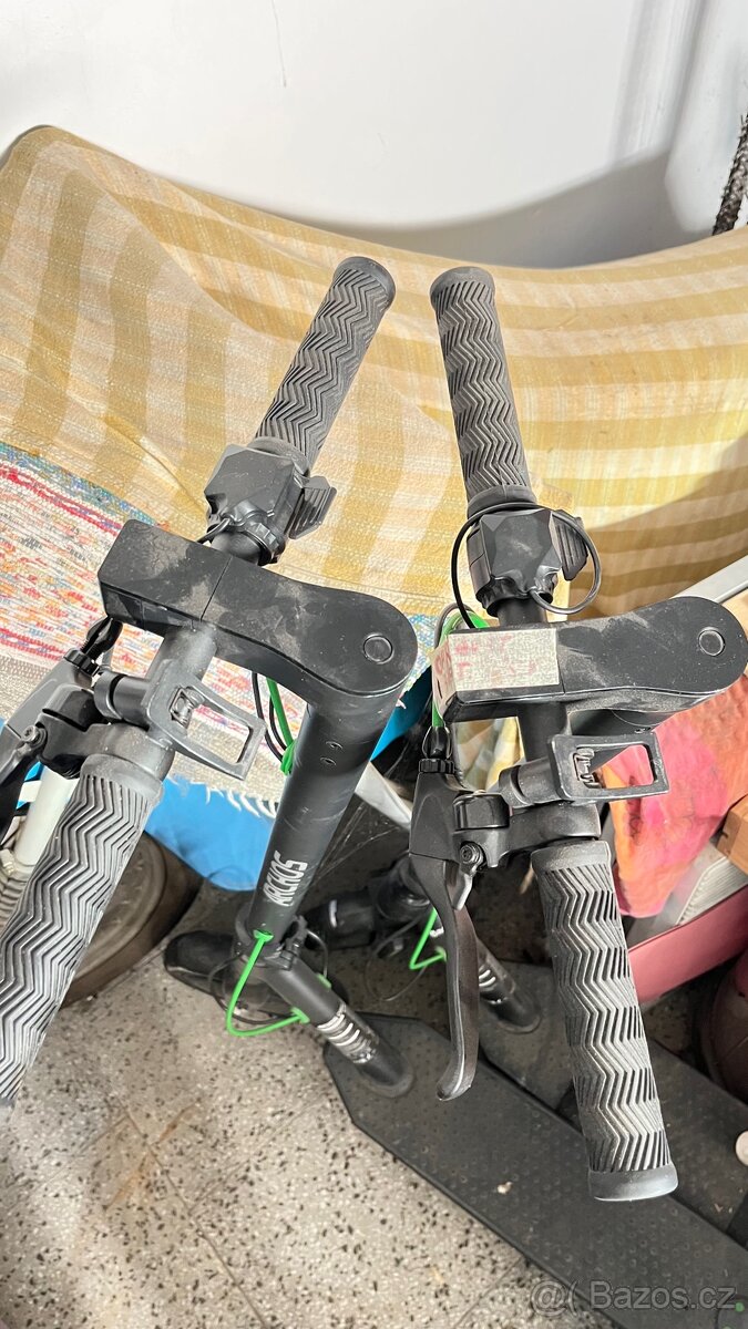 Koloběžk archos dva kusy + hromadu dílů - 2