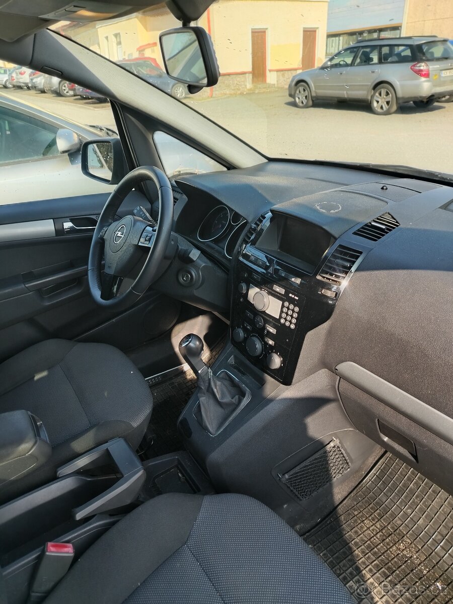 Opel zafira 2011 1.7 cdti - 2
