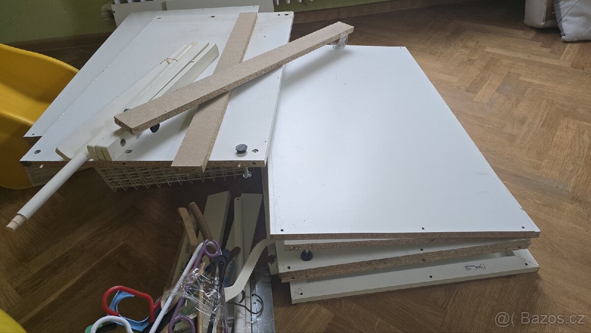 Daruji skříně IKEA a malý gauč - 2