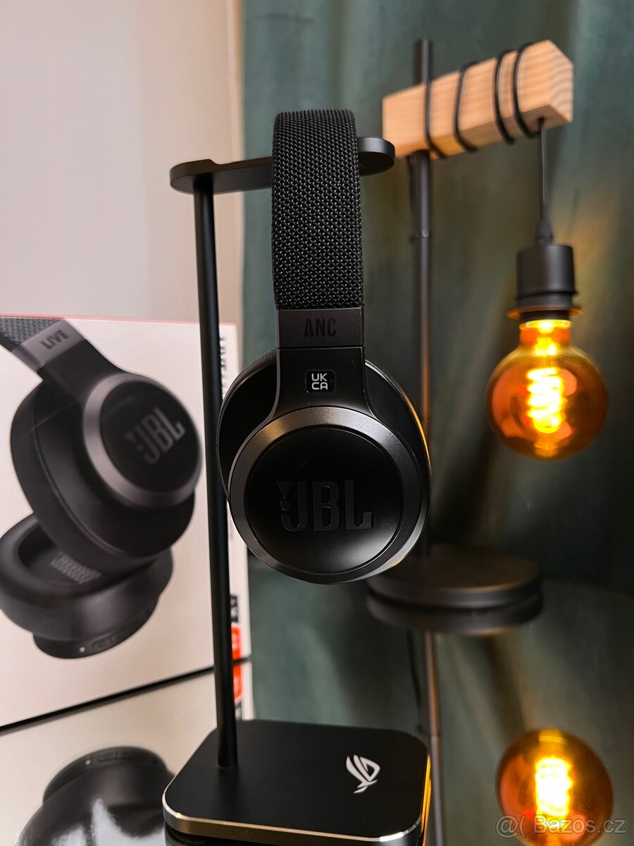 Prodám sluchátka JBL Live 660NC černá - 2
