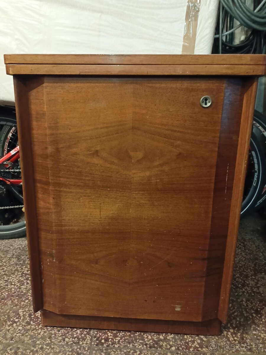 Šicí stroj LADA - 2