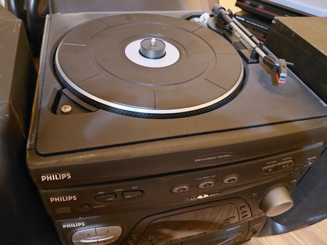 PRODÁM LEVNĚ HIFI VĚŽ PHILIPS - 2