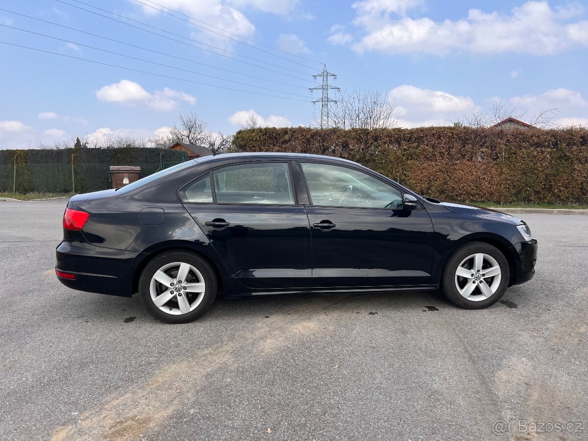 Volkswagen Jetta - 2