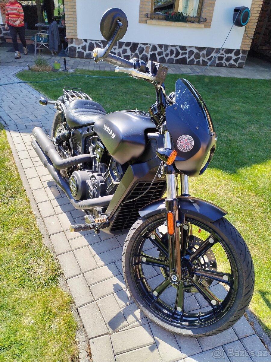 Indian scout bobber rogue - 2