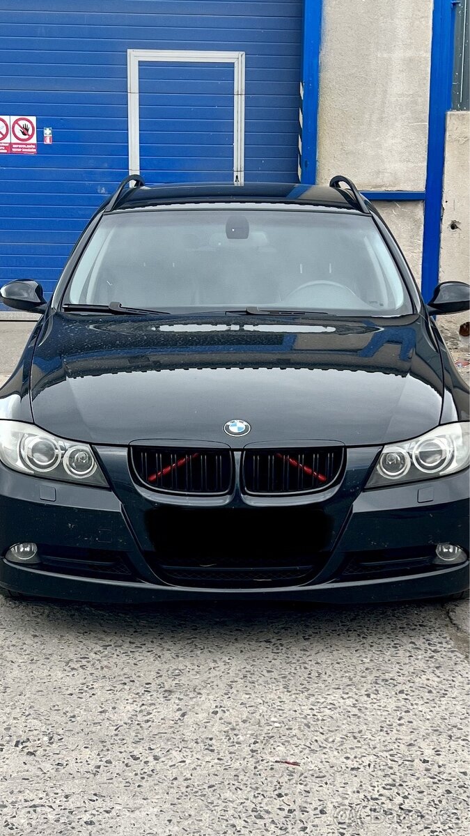 Okrasné výztuhy za ledvinky na BMW E90/E91/E92/E93 - 2