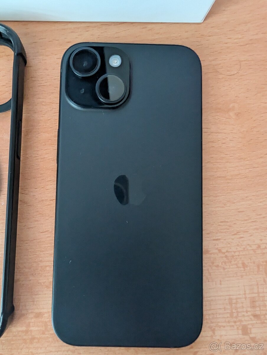 Apple iPhone 15 128GB černá - 2