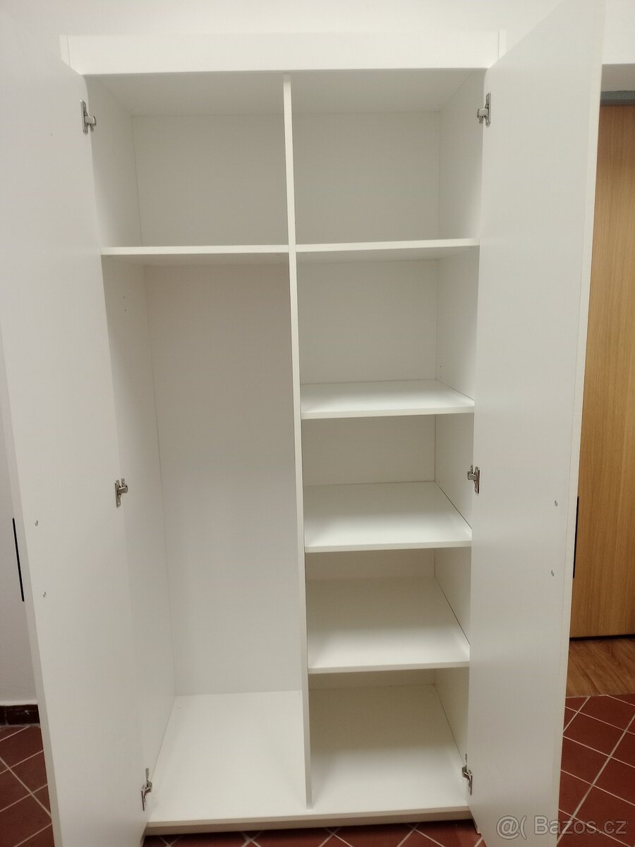 Skříň šatní - 2