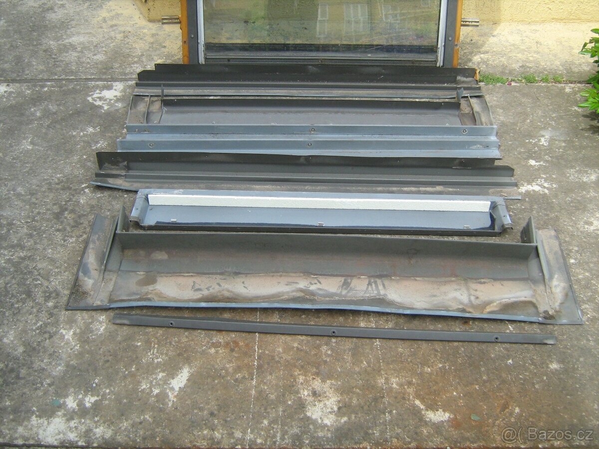 Prodám starší okno Velux - 2