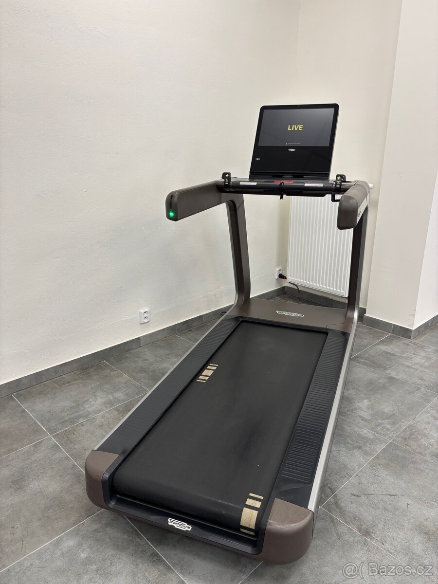 Technogym Artis Run Live - hnědý - 2