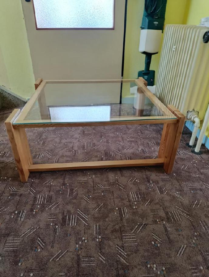 Prodám konferenční stolek - 2