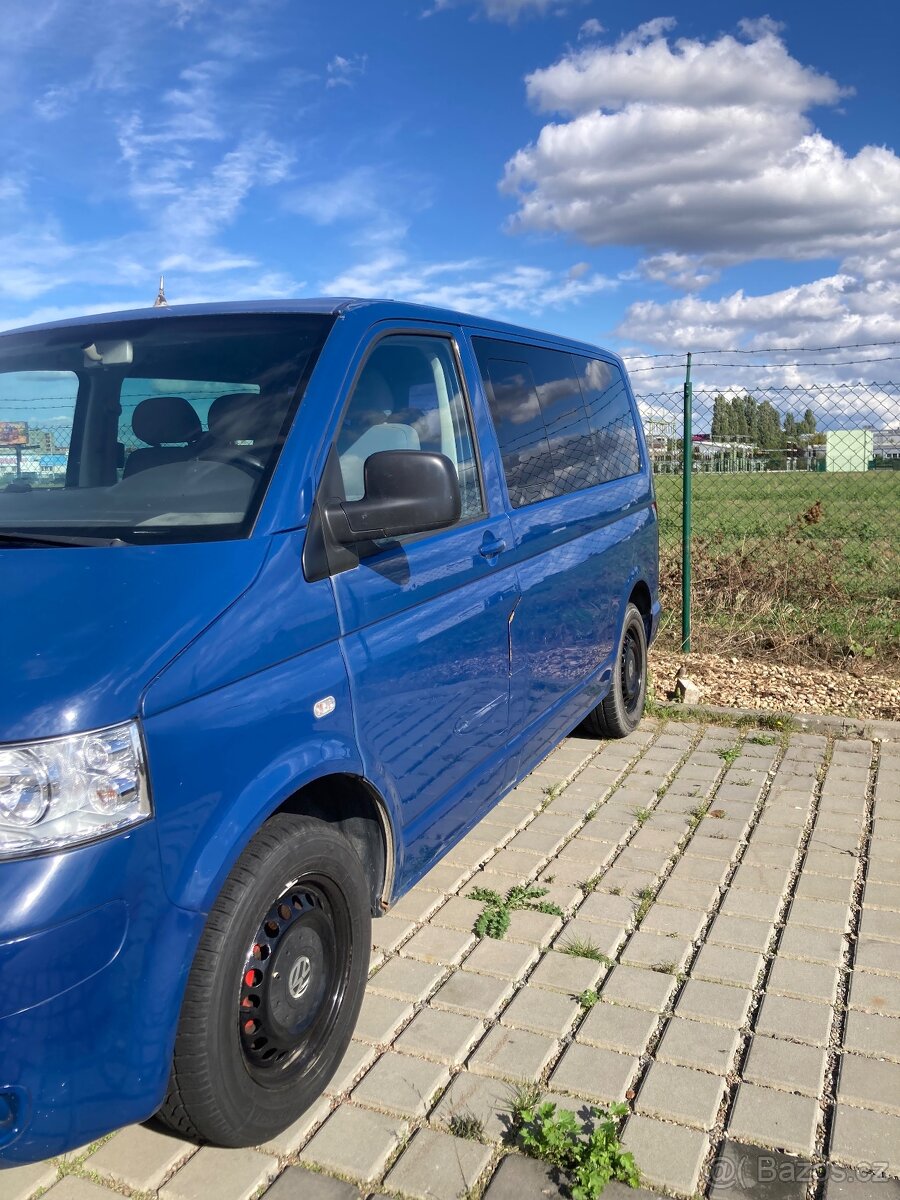 VW TRANSPORTER T5 1.9TDI BEZ DPF 9 MÍST R.V.2004 - 2