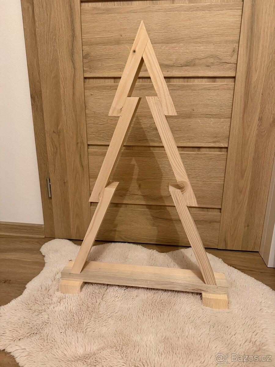 Dřevěný vánoční stromeček - 2