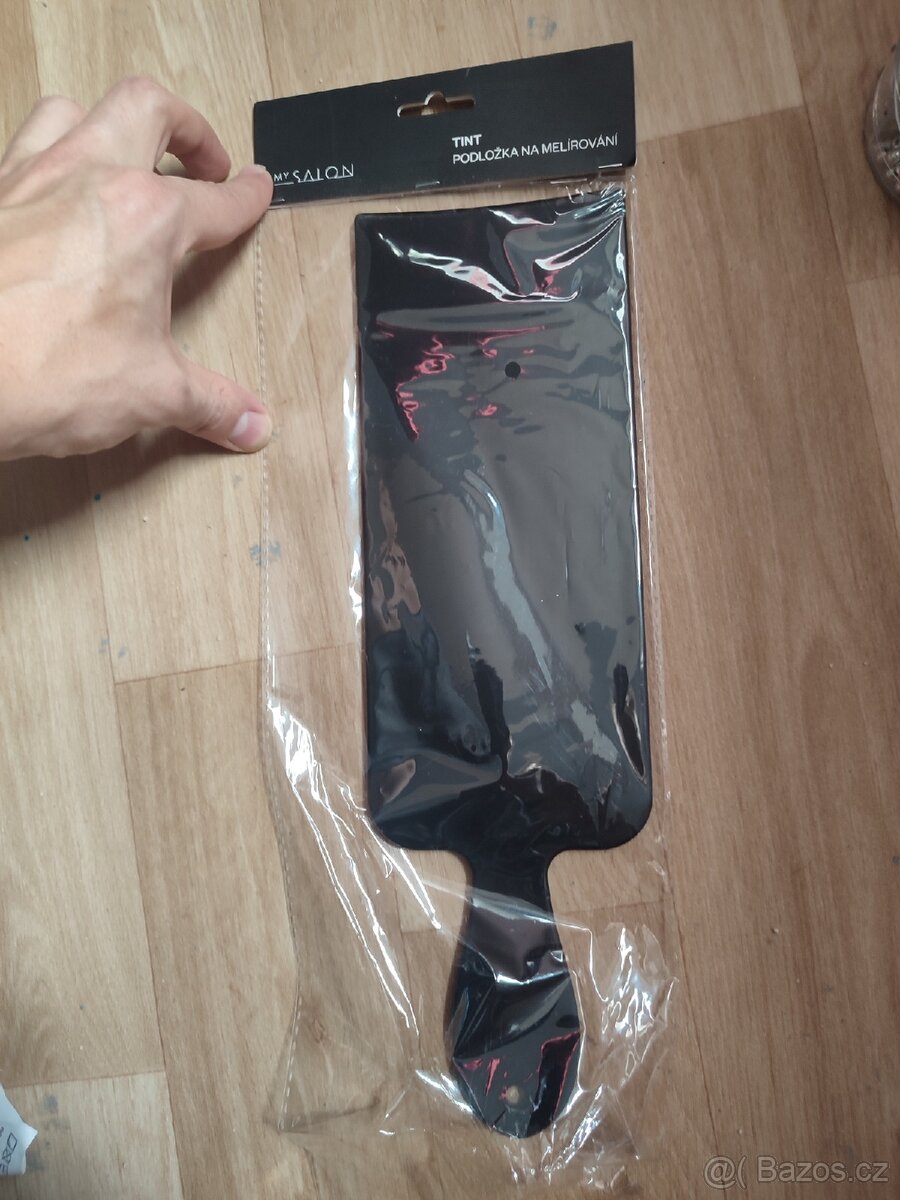 Učebnice materiály pro obor kadeřník+ podložka na melirování - 2