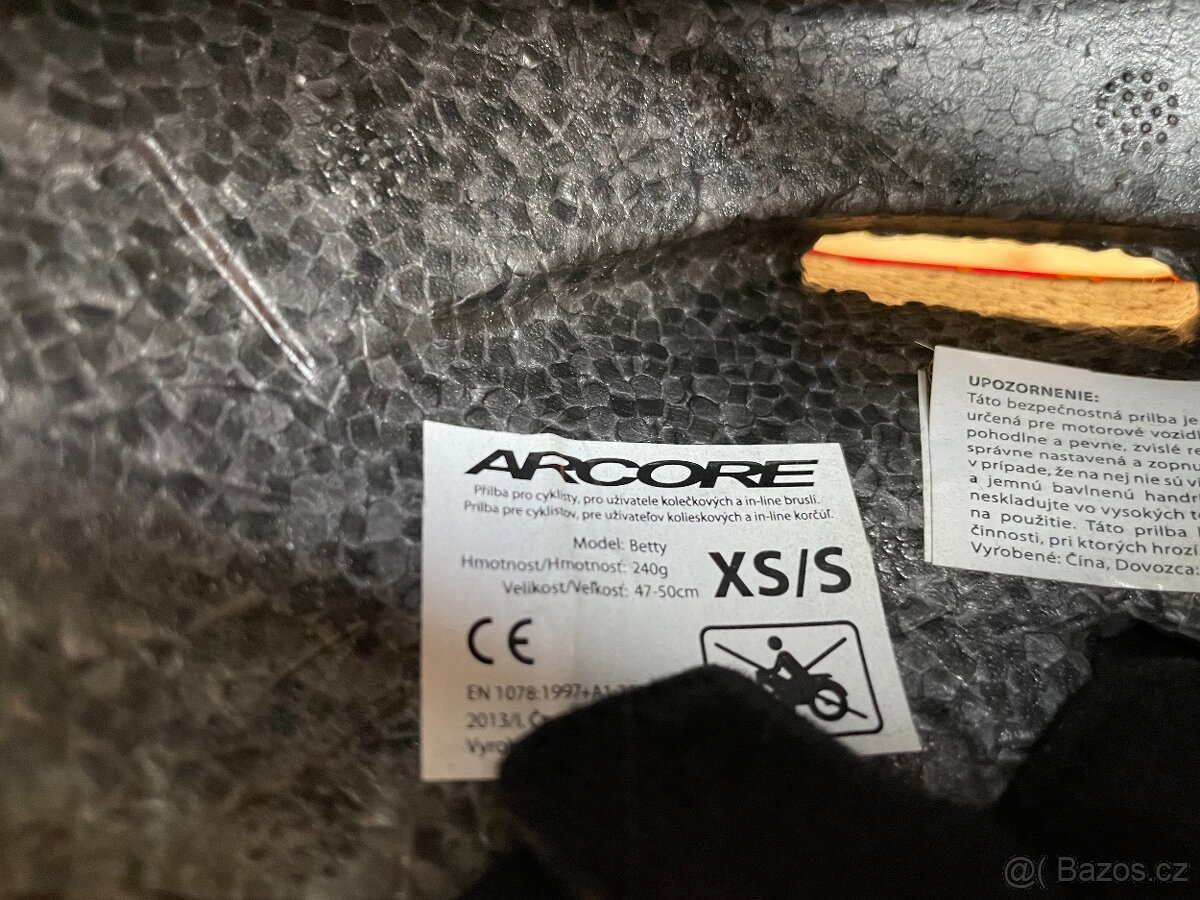 dětská helma červená se žlutými kytkami - 2