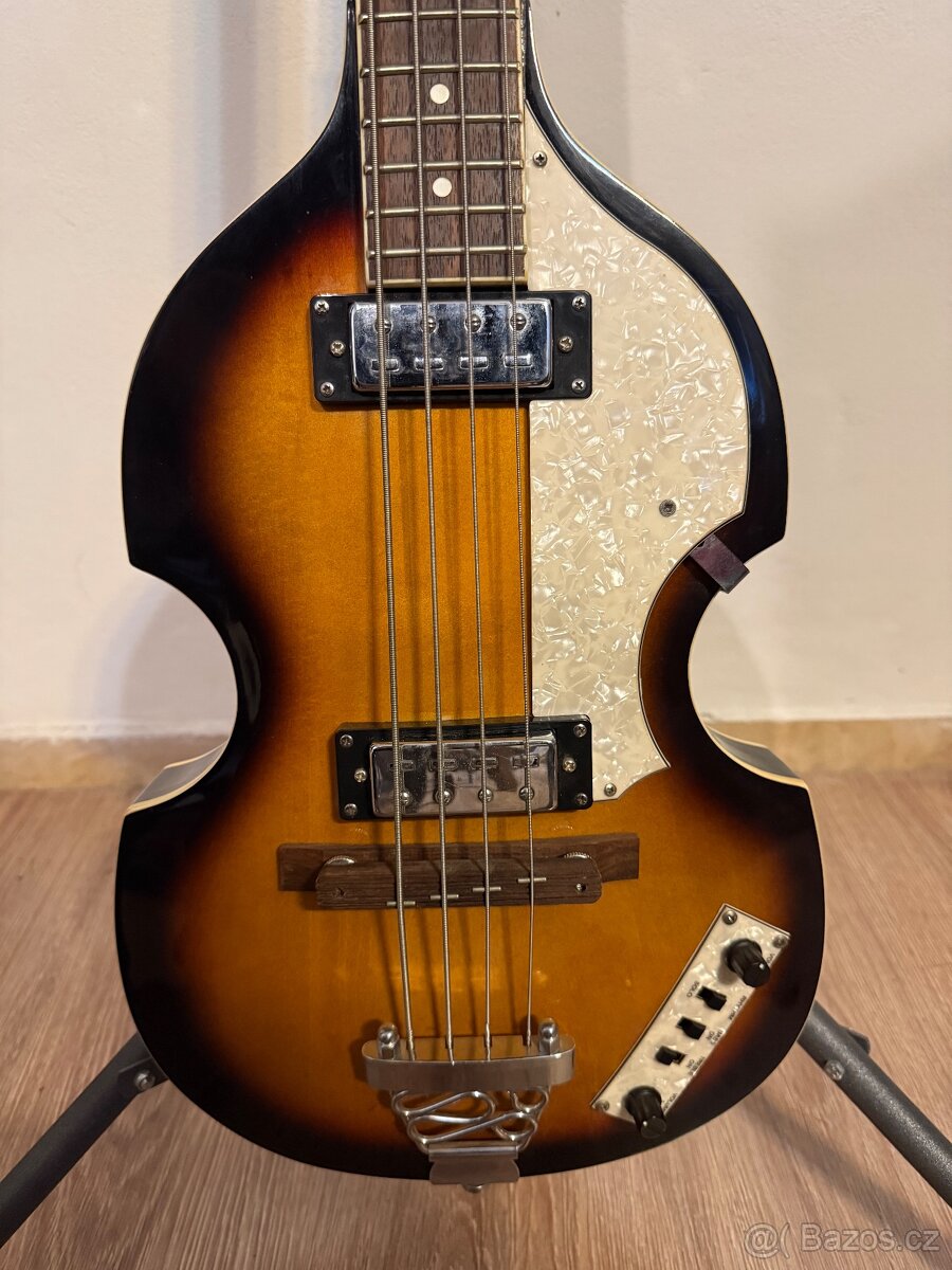 Baskytara Cherrystone (kopie Höfner 500/1) - 2