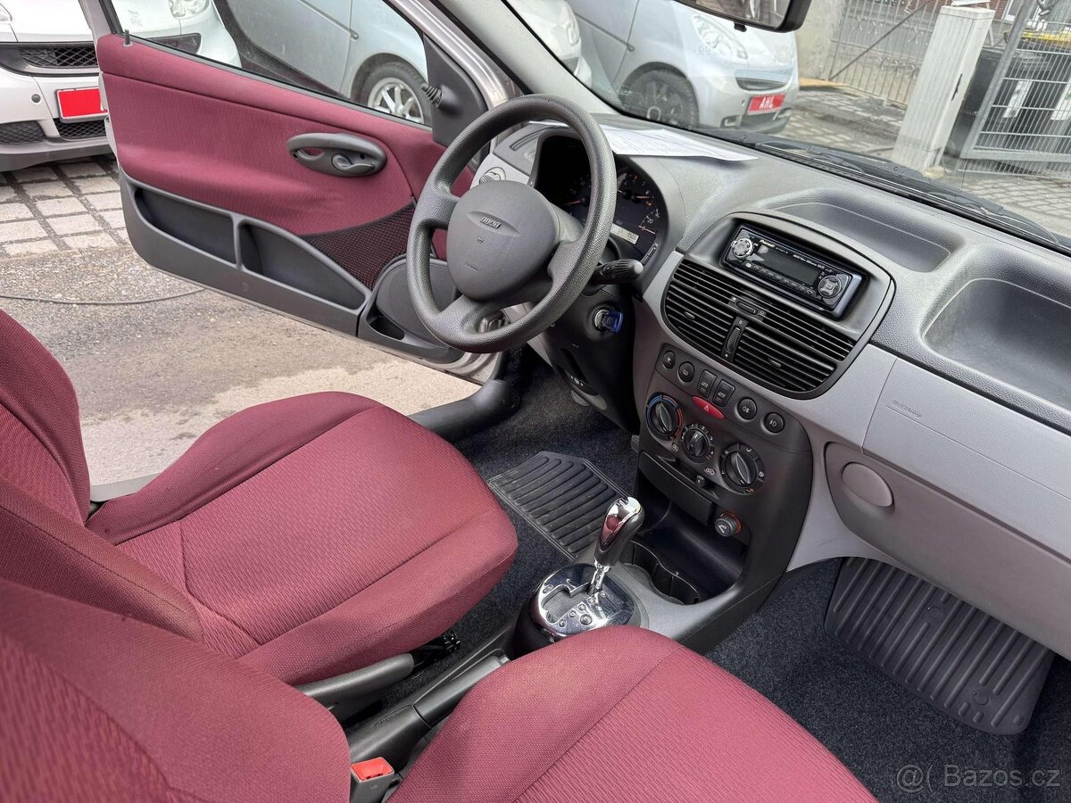 Fiat Punto koupím interiér - 2