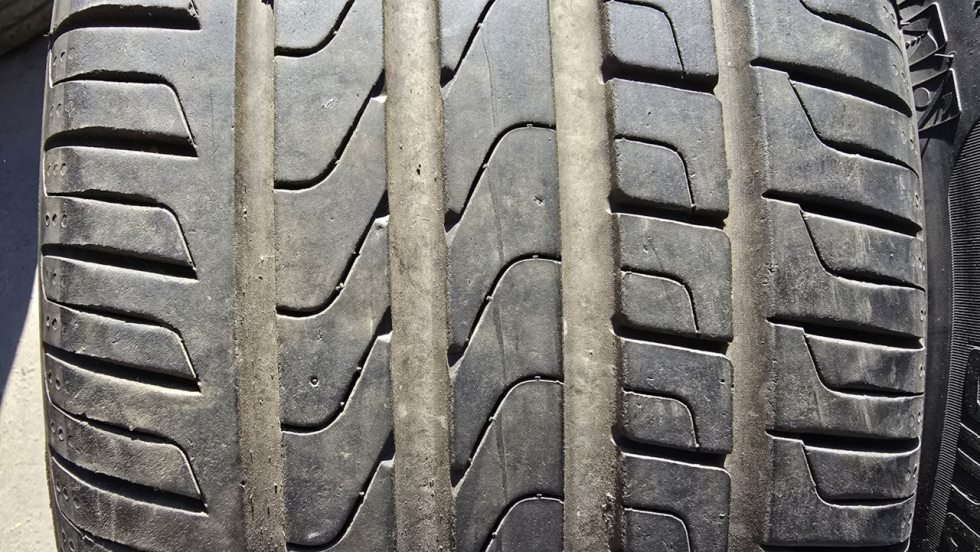 Letní pneu 235/40/19 Pirelli - 2
