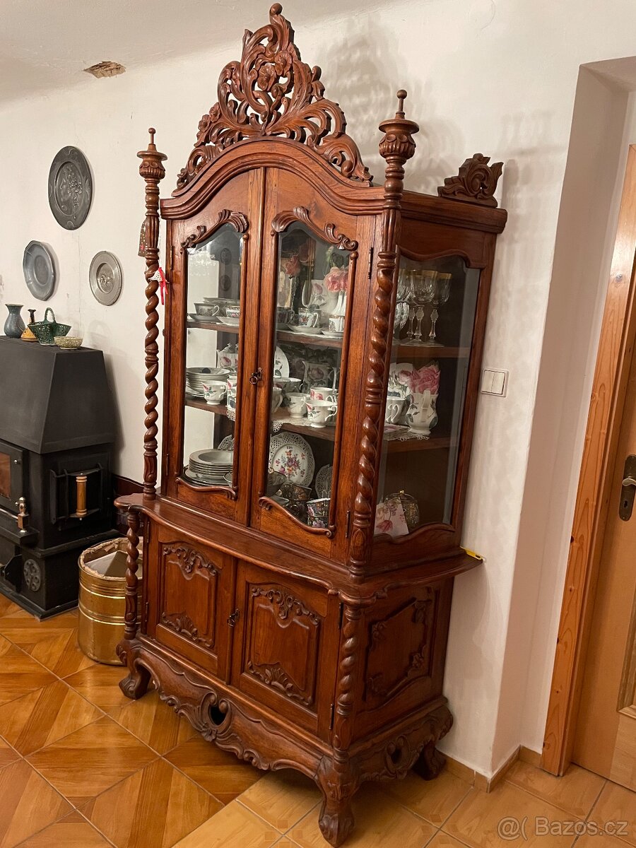 Starožitná vitrína - 2