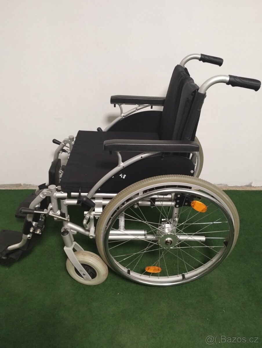 Mechanický invalidní vozík s polohováním lýtek - 2