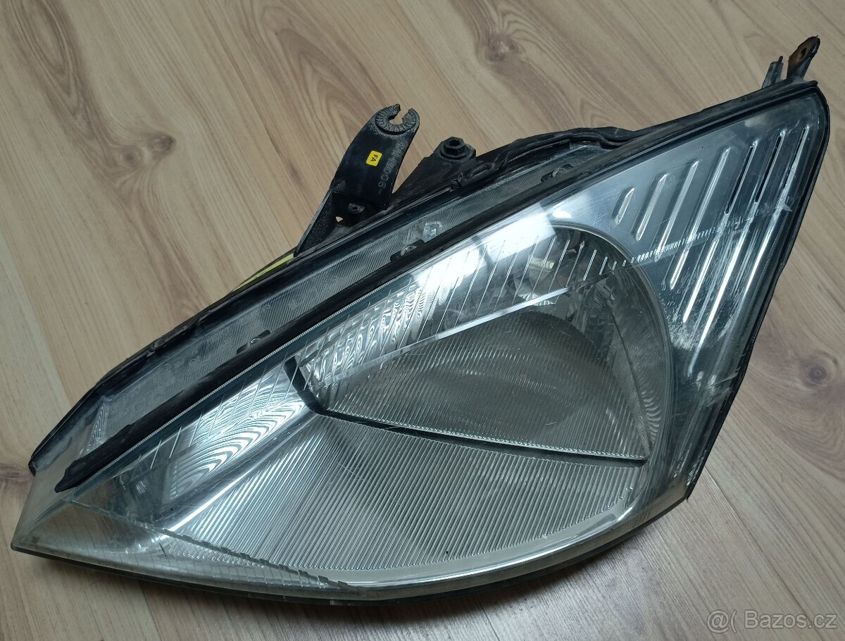 Přední světlomet Ford Focus Mk1 - 2