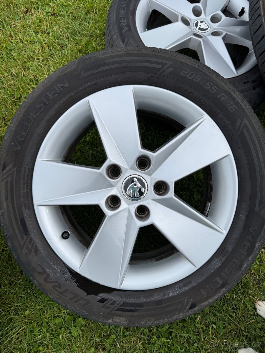 Alu Škoda Octavia 5x122 r16 letní - 2