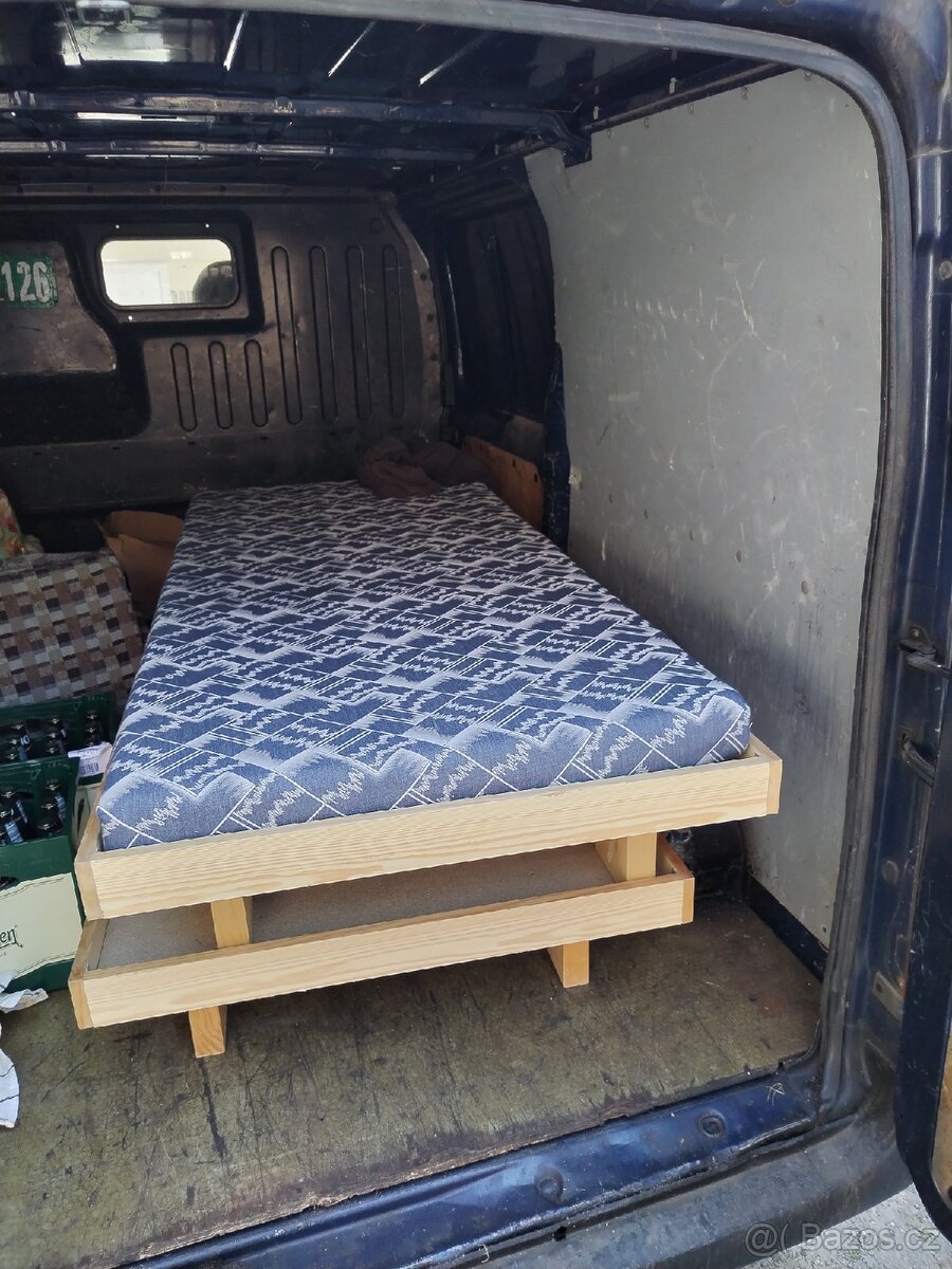 Prodám dřevěné postele, pěkný stav, pevná konstrukce - 2