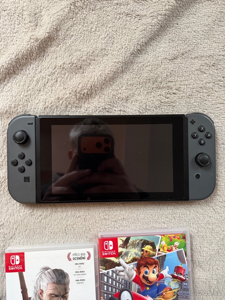 Nintendo Switch + 2 hry - 2