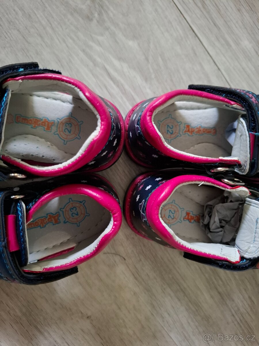 Holčičí botičky, sandálky vel. 22, 23 - 2