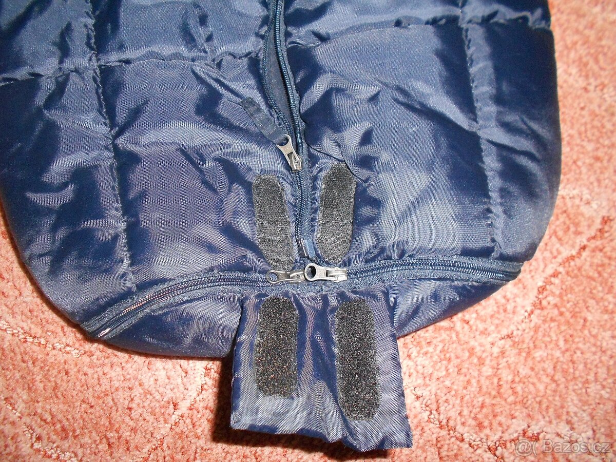 Tmavěmodrý fusak. - 2