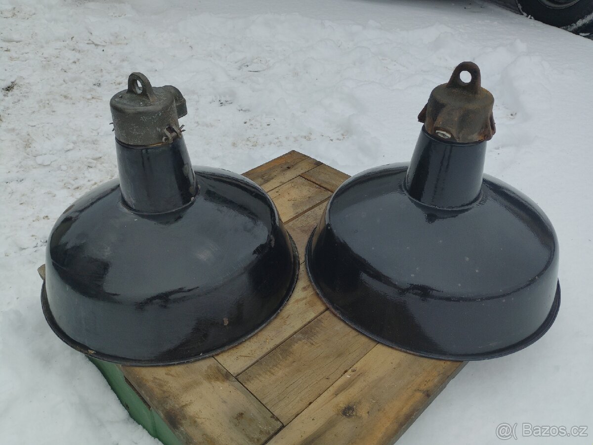 Staré industriální smaltované lampy - 2