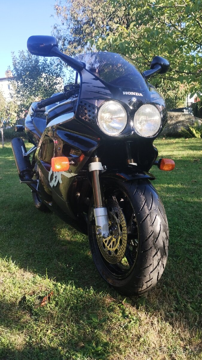 Honda CBR 900RR SC28 - 2