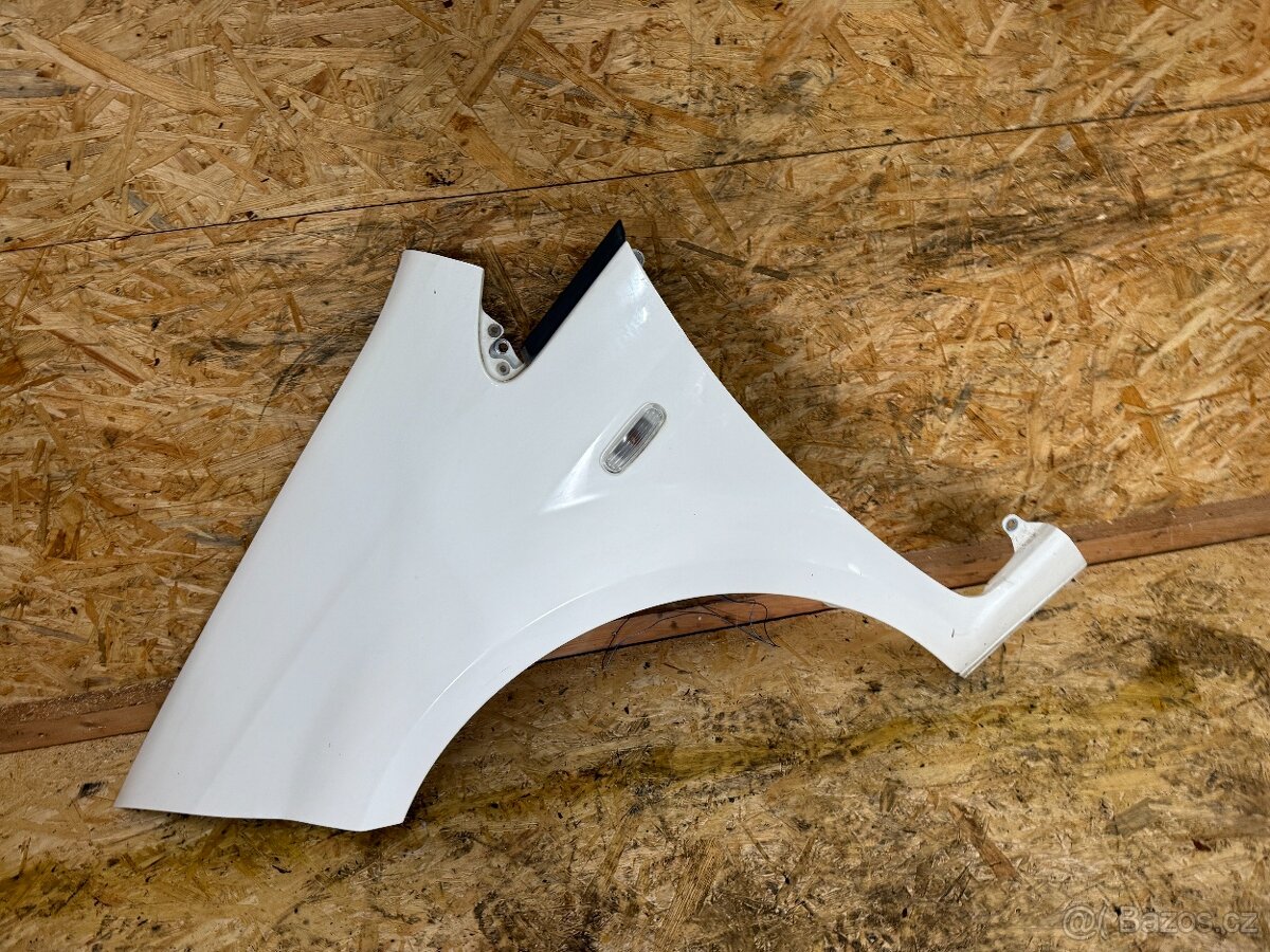 LEVÝ PŘEDNÍ BLATNÍK FIAT LINEA - 2