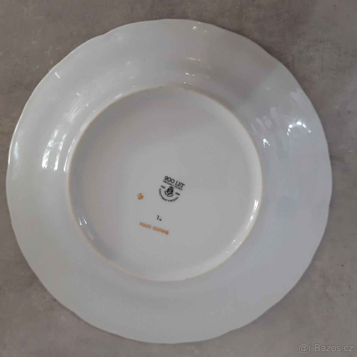 Keramický zlacený talíř - podkovy. - 2