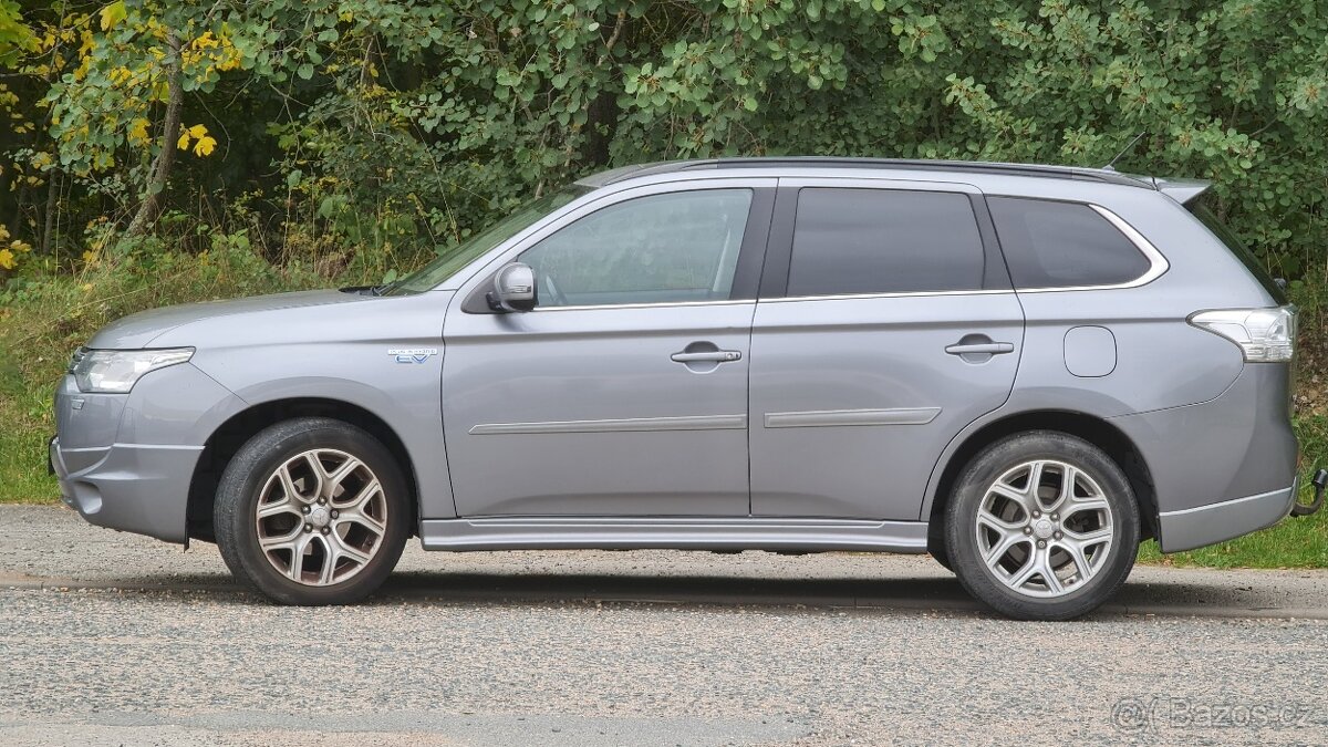 Prodám Outlander PHEV 2,0L "EL" - 2