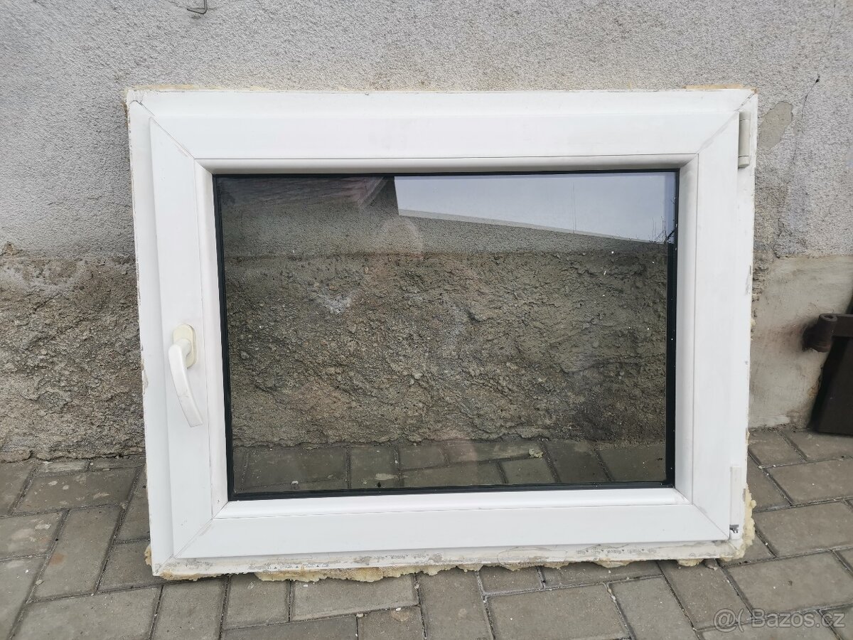 Garážové okno 930 x 720mm - 2