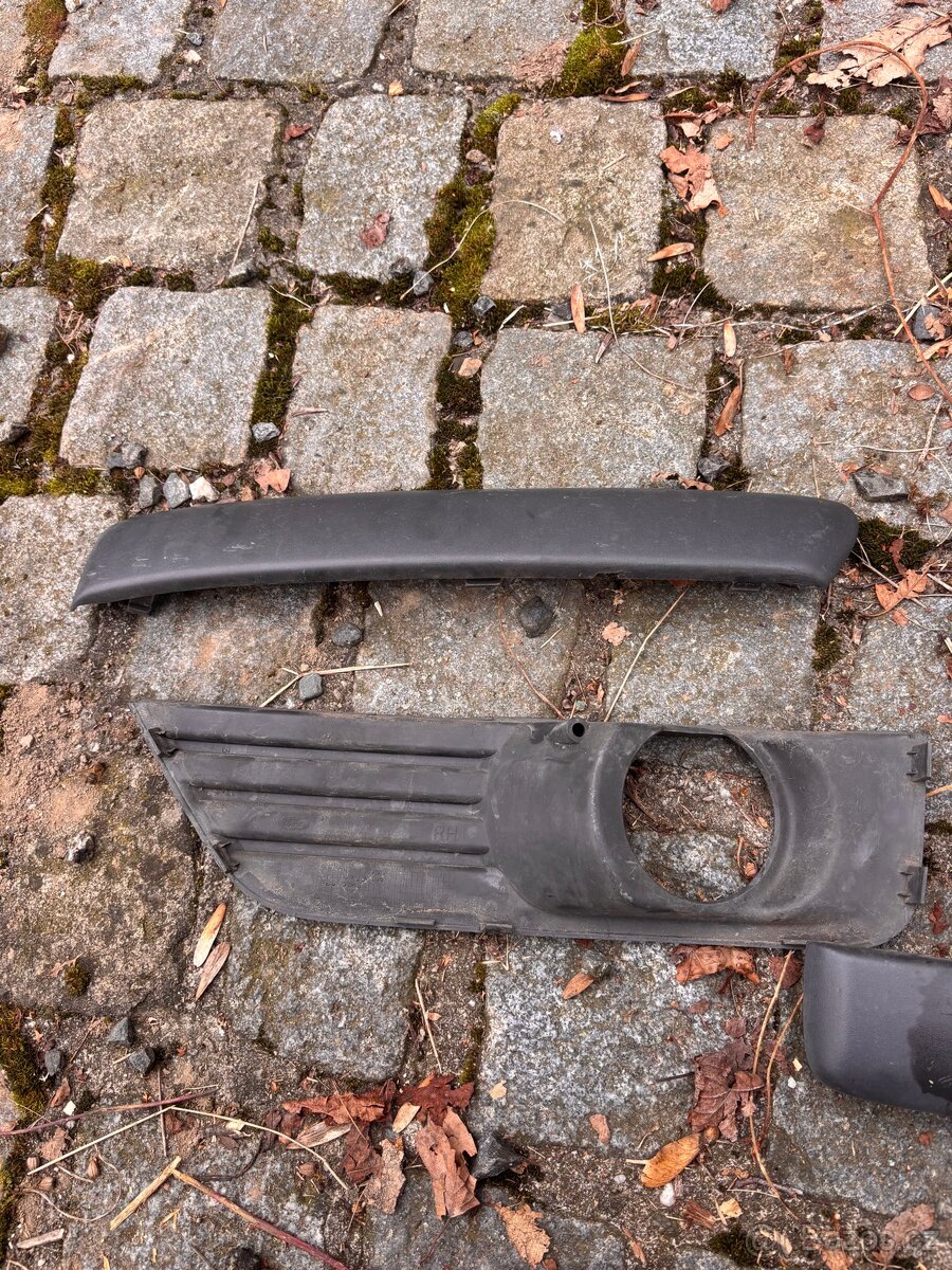 Sada plastů předního nárazníku Ford Focus Mk2 (předface) - 2