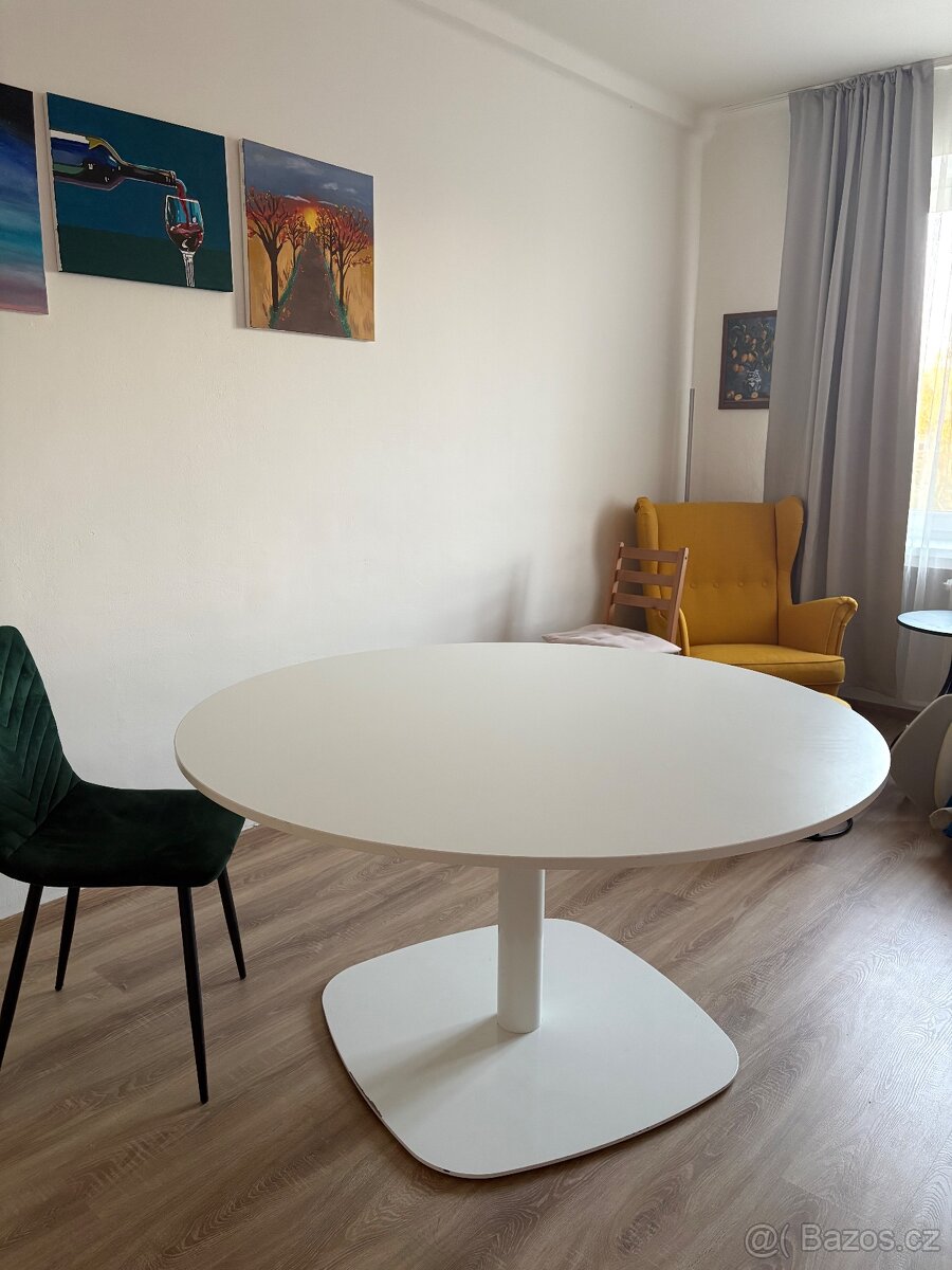 Jídelní stůl - 2