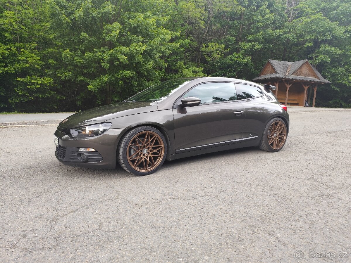 VW Scirocco 2.0 TDI DSG - 2