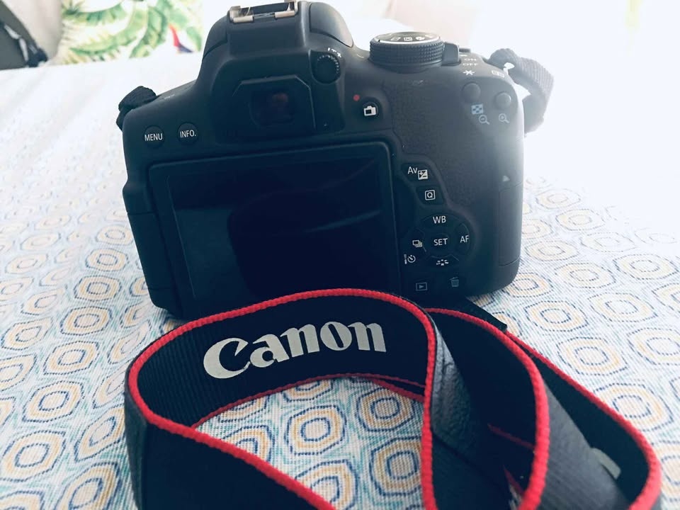 Canon EOS 750d - 2