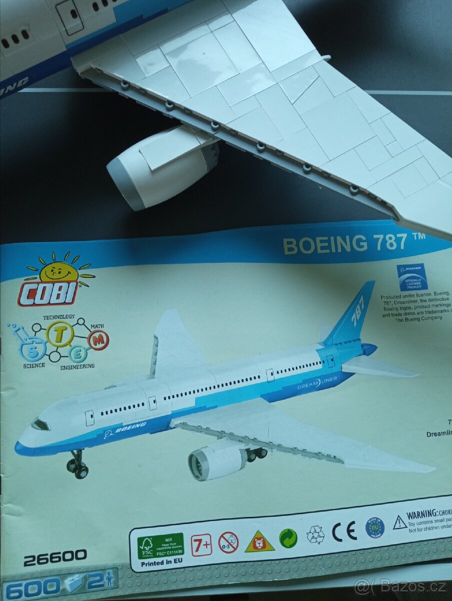 Cobi ( lego ) Boeing 787 . - 2