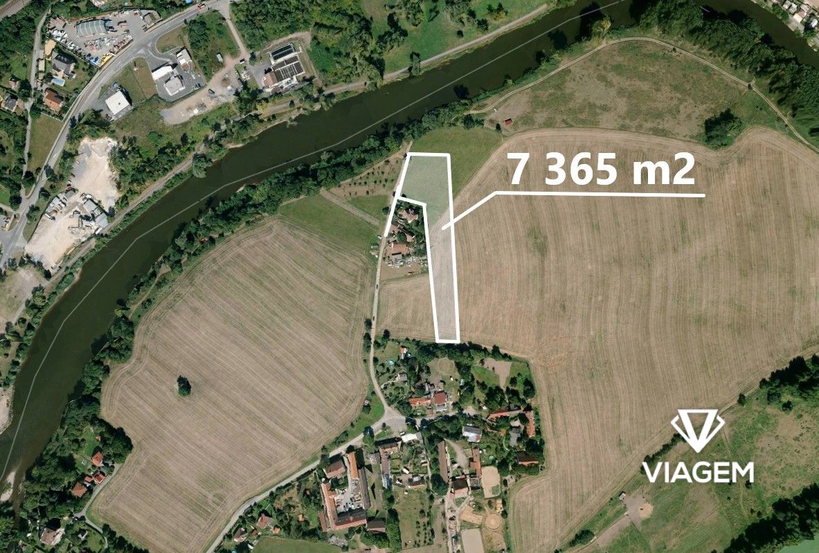 Pole 7 365 m² - 2