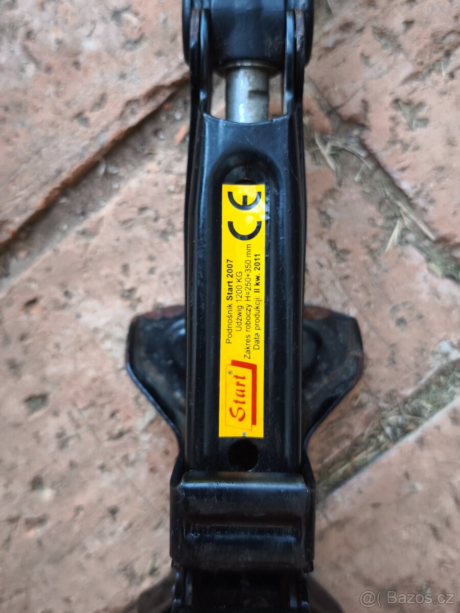 Zvedák na auto - 2