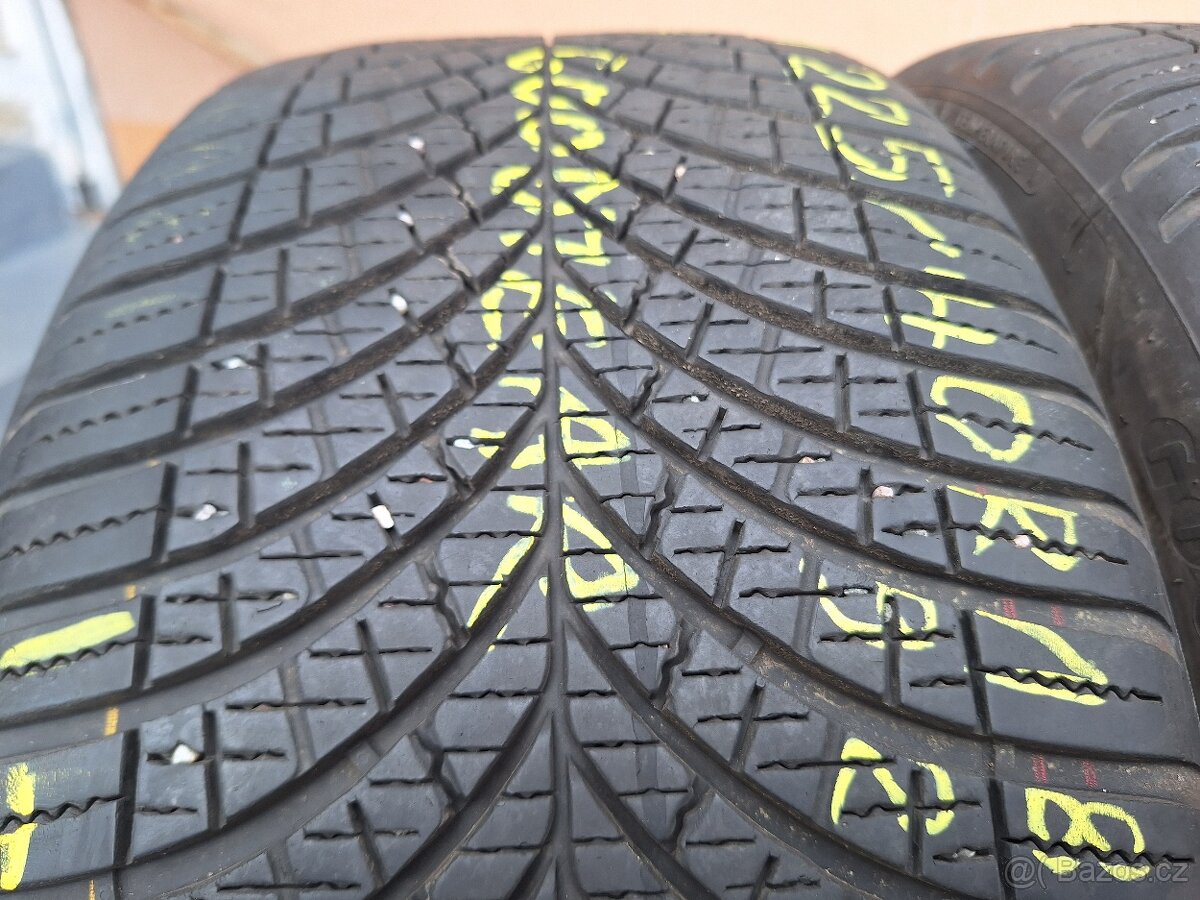 Prodám pneu 225/40/18 Goodyear celoroční - 2