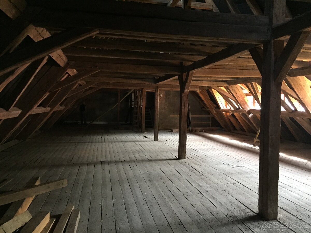 Pronájem skladu 200 m² - 2