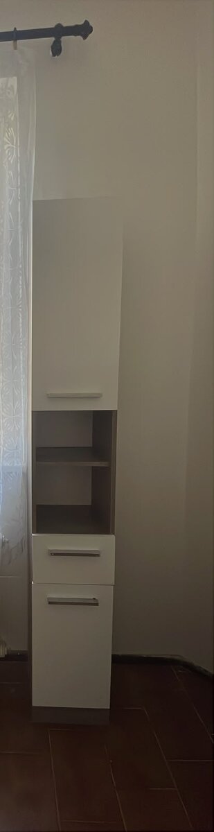 Vysoká policová skříň - 2