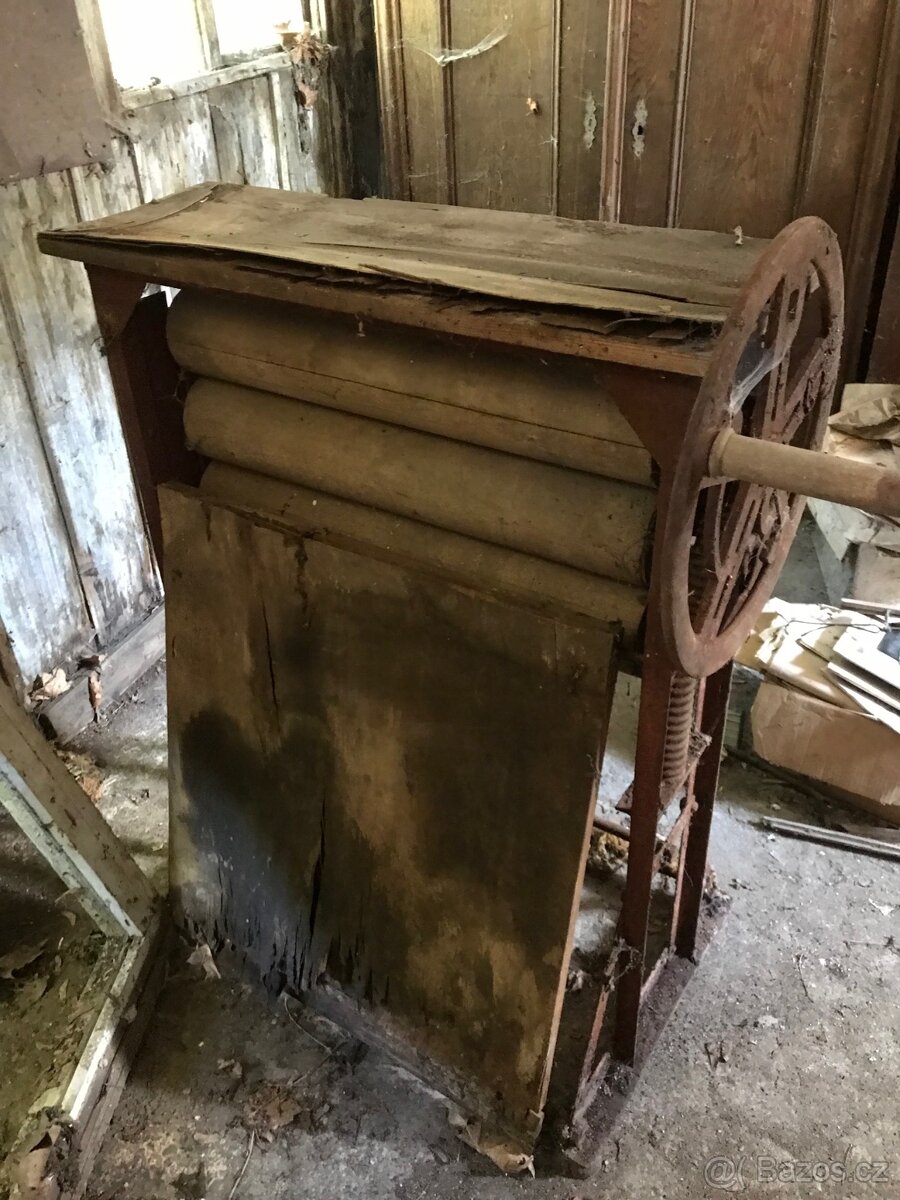 Starožitný mandl - cena 500,- - 2