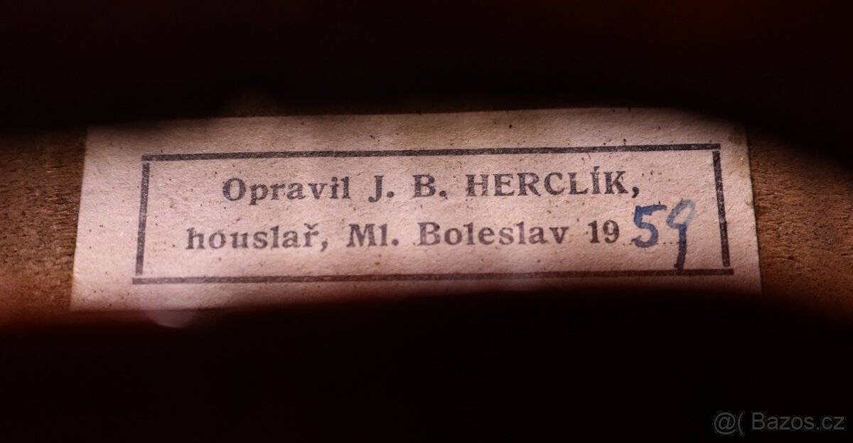 Staré 4/4 housle opravované v roce 1959 J.B. Herclíkem - 2