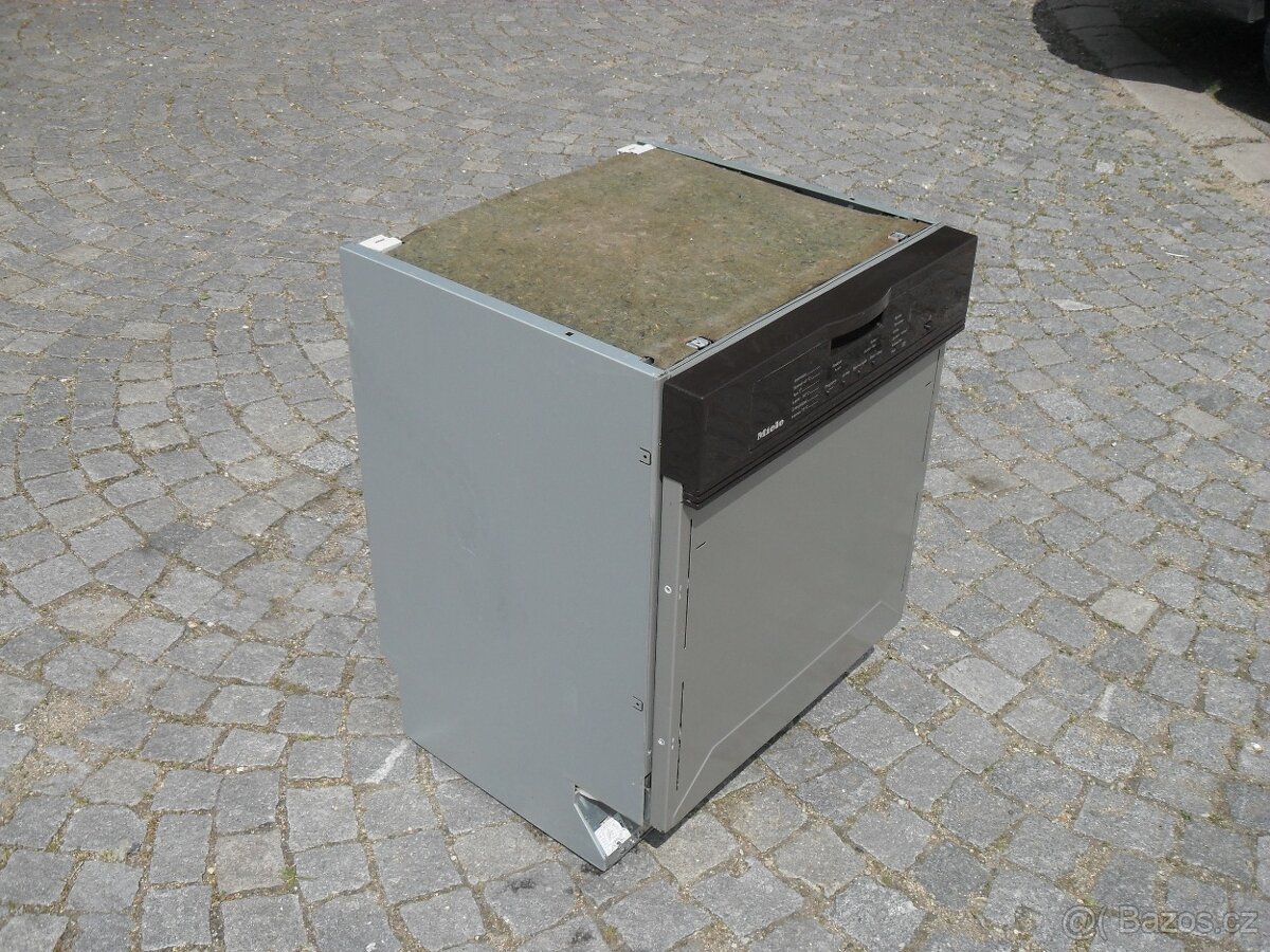 MIELE VESTAVNÁ MYČKA,PŘIHRÁDKA NA PŘÍBORY,LCD,TURBO,TOP ZNAČ - 2