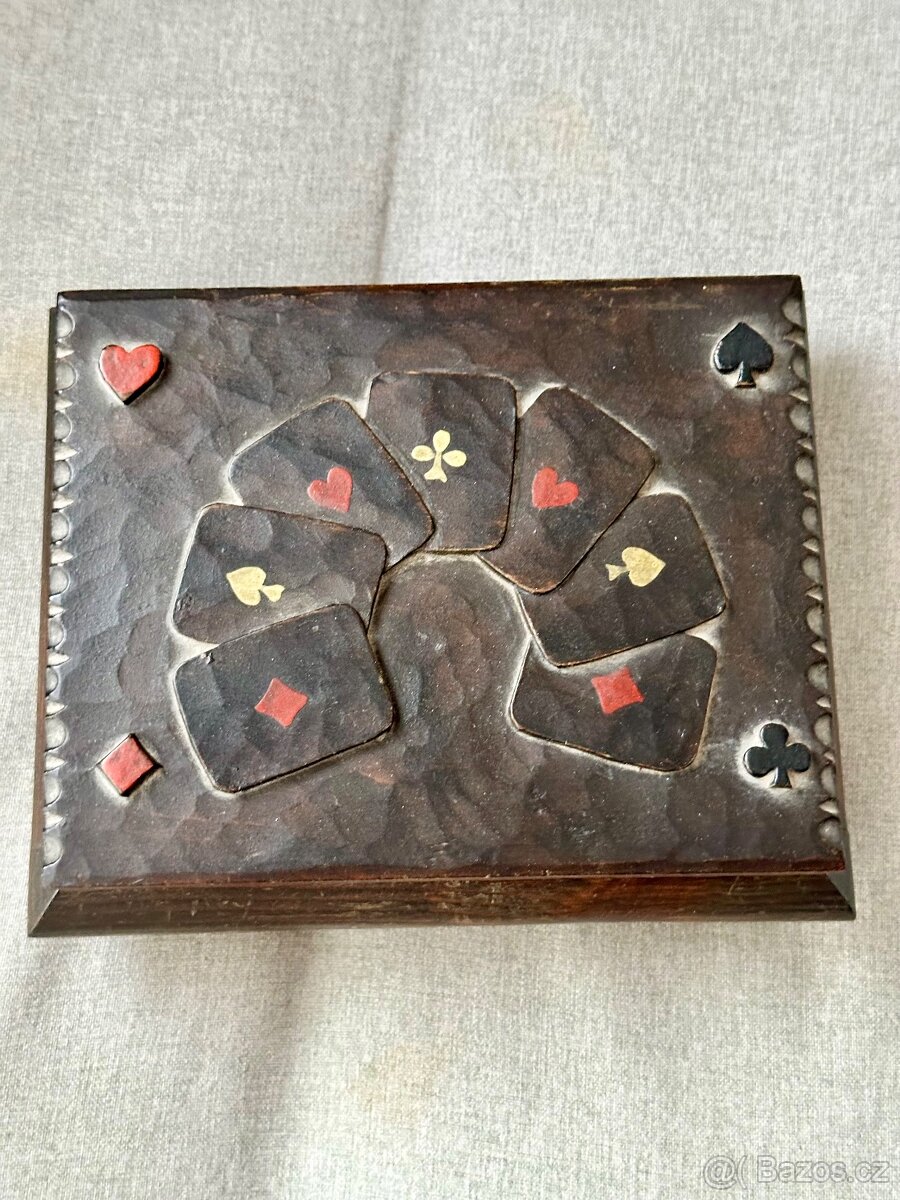 Dřevěná krabička na karty - 2